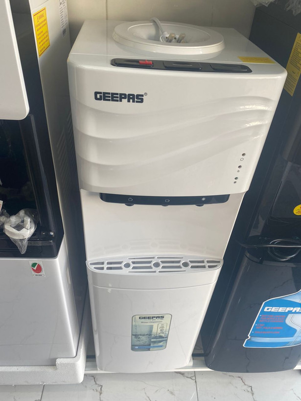 آبسردکن ایستاده جیپاس مدل GWD8355N